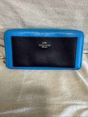 Coach Accordion Zip Wallet in Polished Pebble Leather Colorblock